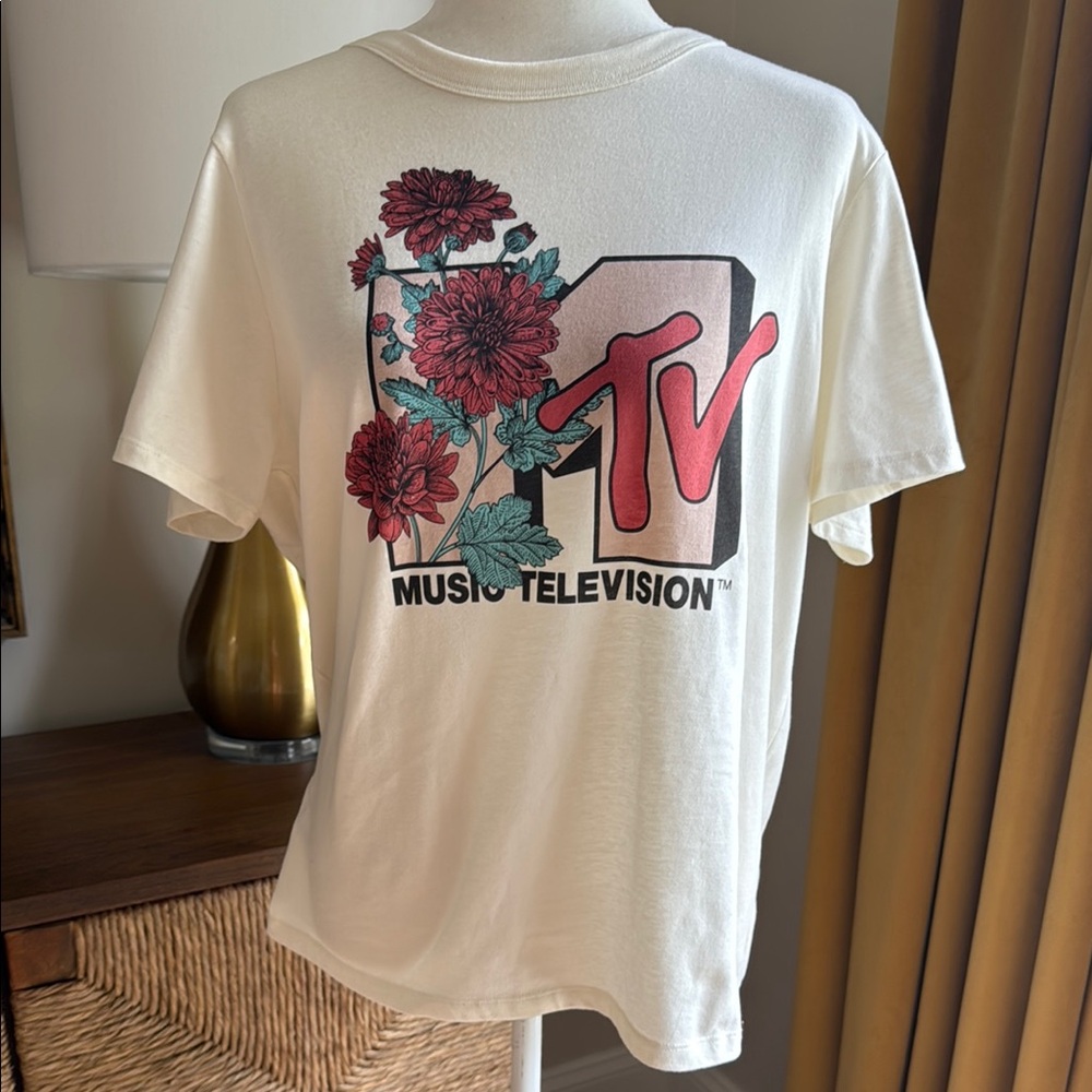 NWT MTV Cream Media Tee Retro Graphic